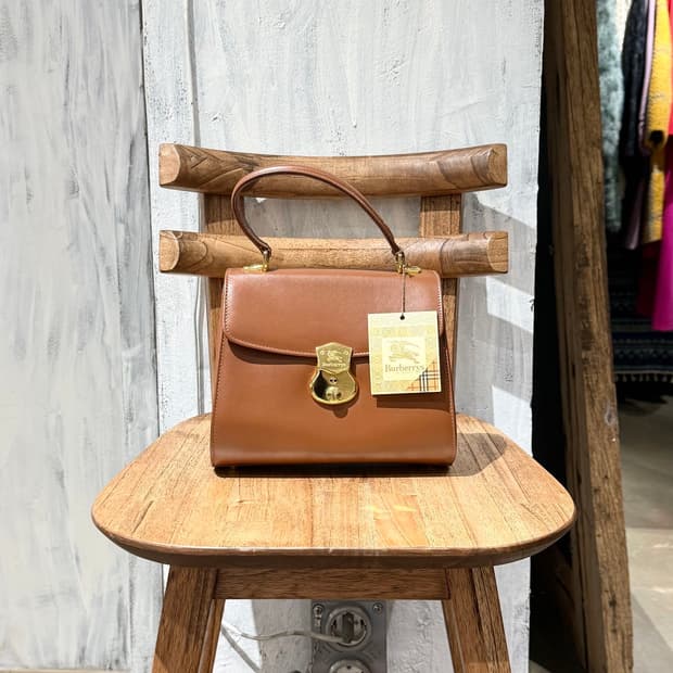 버버리 브라운 레더 금장 탑 핸들 백