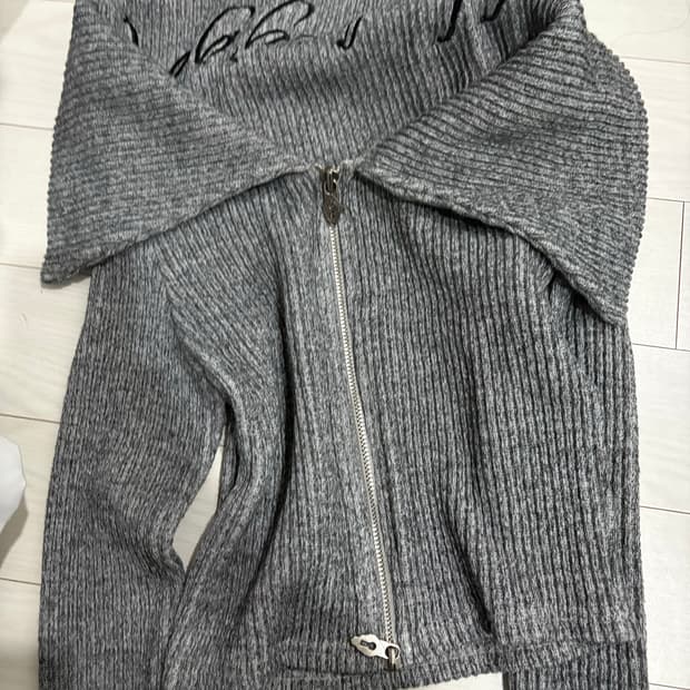 Leey yeel 오프숄더 니트 