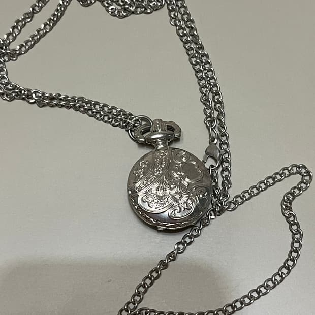 앤틱 스타일 은색 회중시계 목걸이