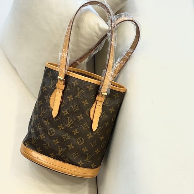 루이비통 모노그램 쁘띠 버킷 숄더백 (정품)