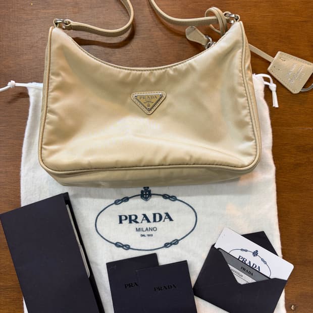 프라다 리에디션 2005 사피아노 & 리나일론 호보백