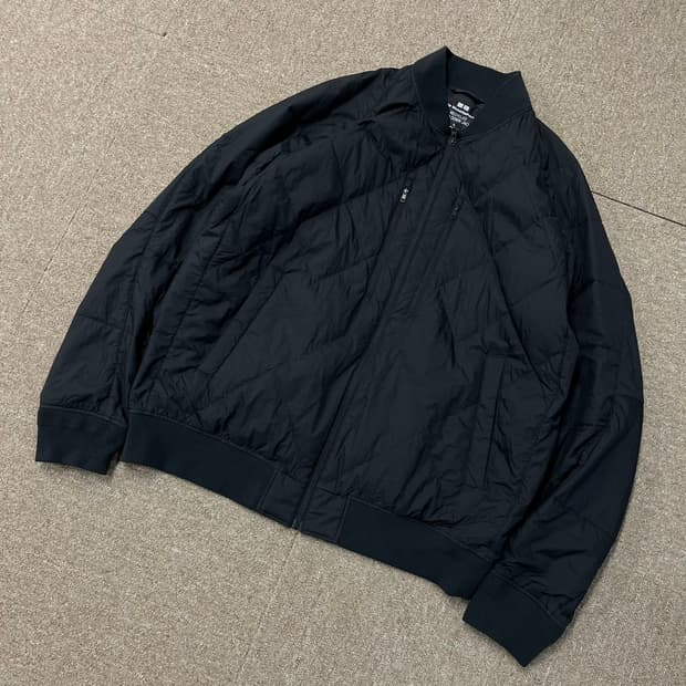  유니클로 x 화이트 마운티니어링 다운자켓