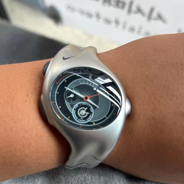 나이키 트라이엑스 아머드 시계