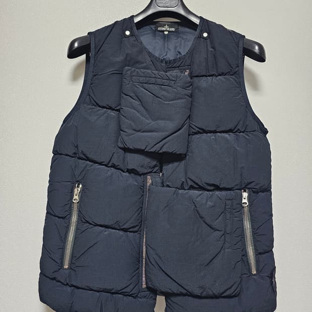 스톤아일랜드 쉐도우 프로젝트 나슬란 스카라베오 패딩 조끼