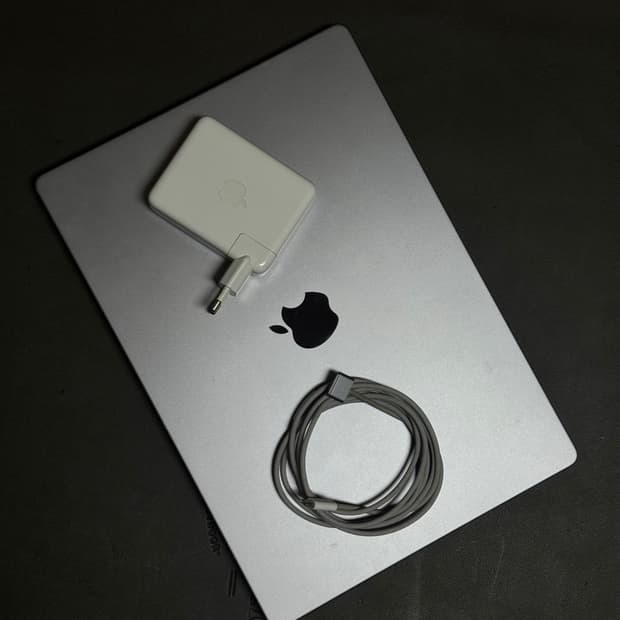 맥북프로m2 16인치(16gb, 1T)