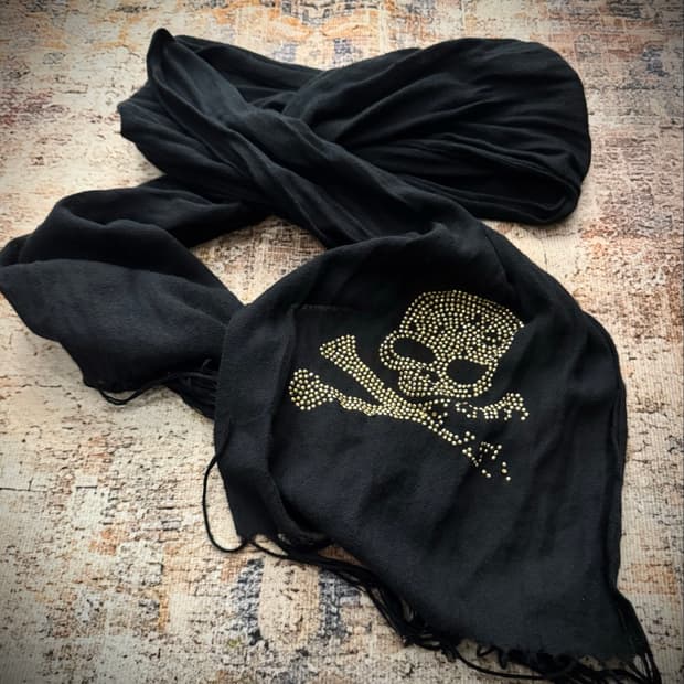 00s Skull Design Scarf