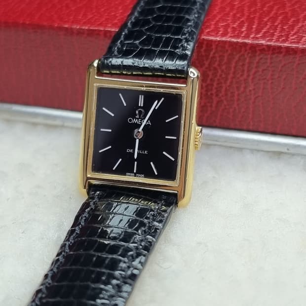 오메가 드빌 탱크 블랙 다이얼 핸드와인딩 여성 시계