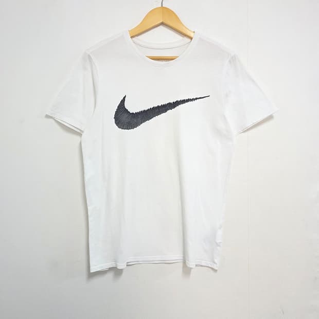 L 95 나이키 빅스우시 스케치 로고 반팔티셔츠 화이트