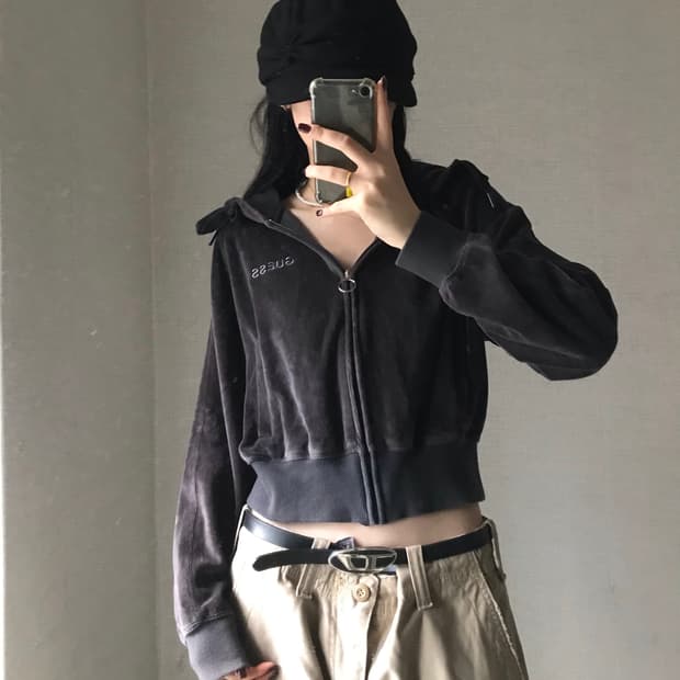 게스 벨벳 크롭 후드집업