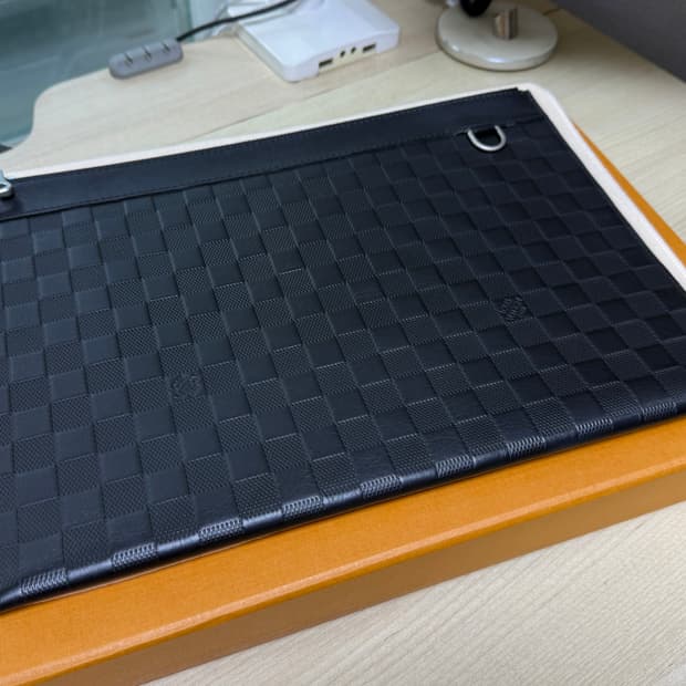 루이비통 다미에 클러치 블랙