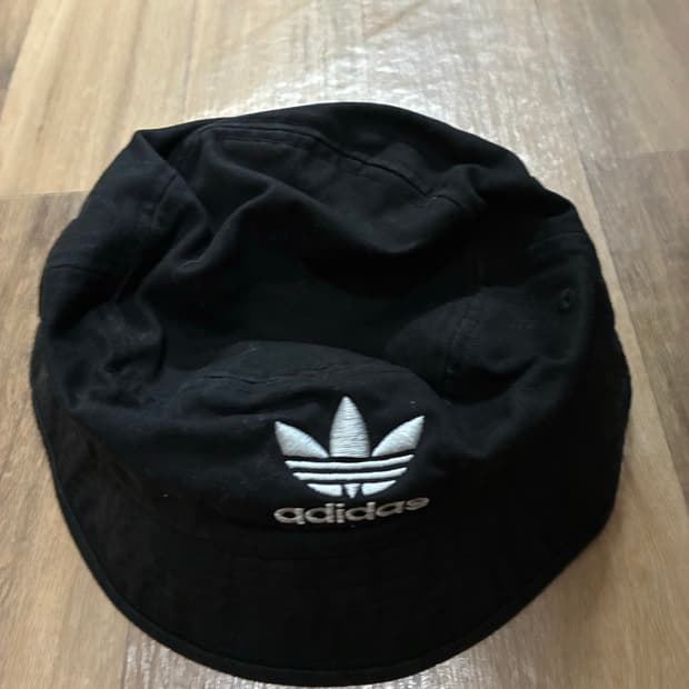아디다스 버킷햇