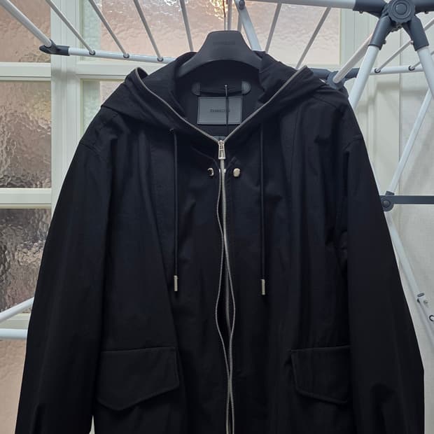 송지오 컬렉션 멀티 다트 엠브로이드 후드 점퍼 블랙