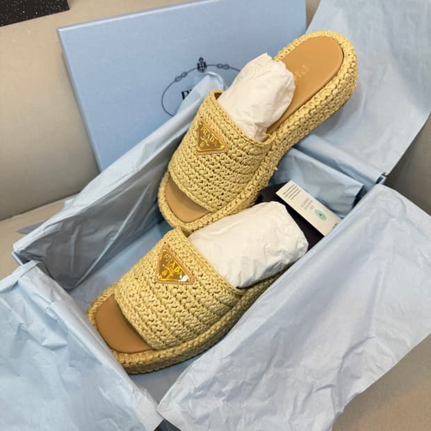 프라다 크로세 뮬 샌들 슬리퍼 37사이즈 