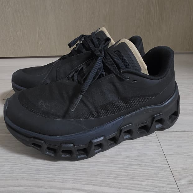 [W225]<거의새상품> 온러닝xPAF파프 클라우드몬스터2 블랙마그넷