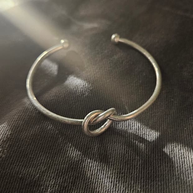 Knotted bangle