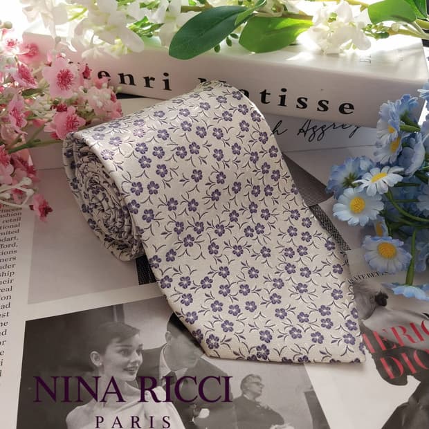 니나리치 실크 화이트&퍼플 플라워 넥타이 9.3cm A+등급 K1428
