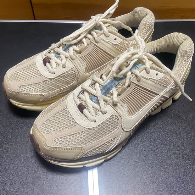 [NIKE] 나이키 줌보메로5 오트밀 250사이즈