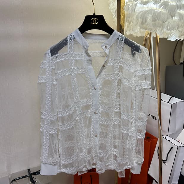 청하 착용 블라우스 화이트