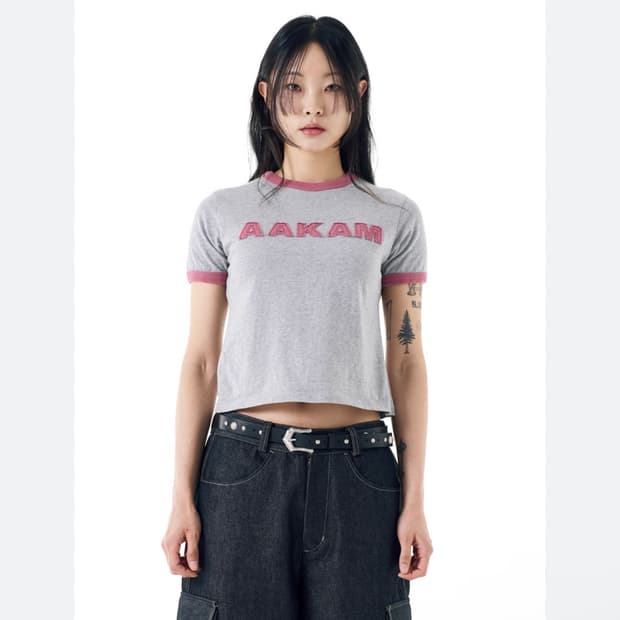아캄 Logo Patch Ringer Top (Pink)