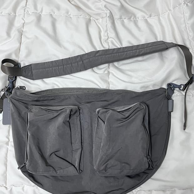 아미아칼바 바디백 그레이 싸게 팝니다!