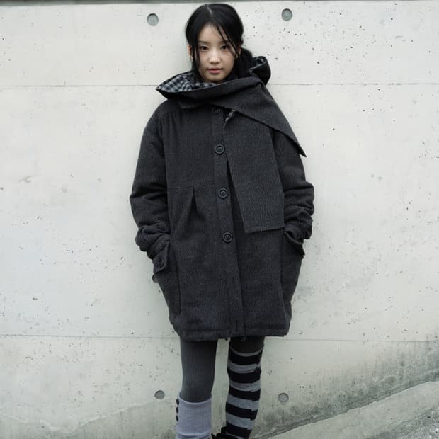 인앤양인하모니 머플러 코트 차콜