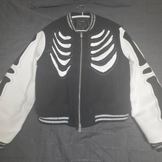 써저리 바시티 자켓 판매합니다