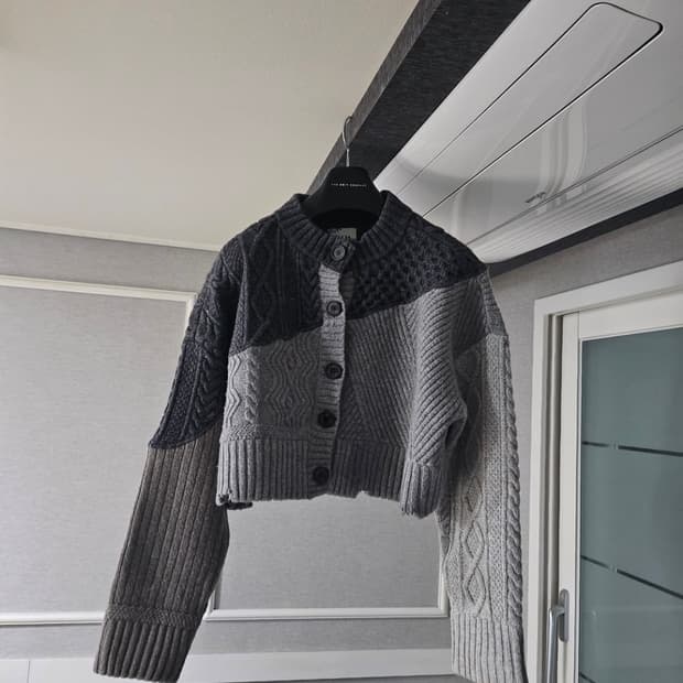 [거의 새것] 자라 아더에러 크롭 니트 가디건 S-M