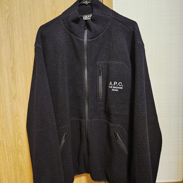 [정품] APC 한정판 플리스 판매합니다!