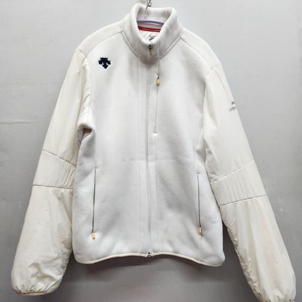 데상트 하이브리드(몸후리스/소매점퍼) 집업