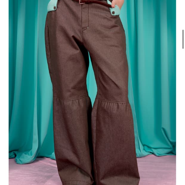 헤레틱 BUTTON VOLUME PANTS BROWN