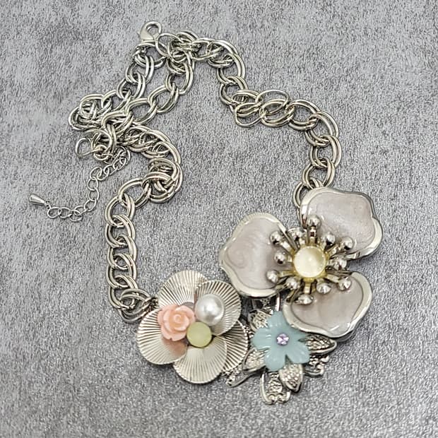flower necklace