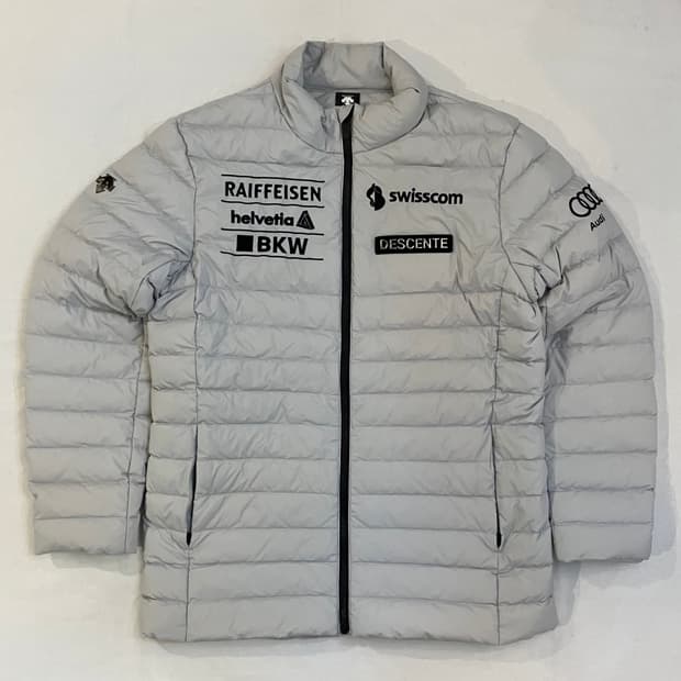 데상트 스위스 스키 구스다운 경량패딩 라이트 그레이