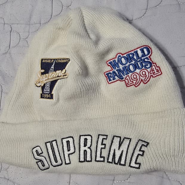 슈프림 뉴에라 월드시리즈 패치 비니 아이보리