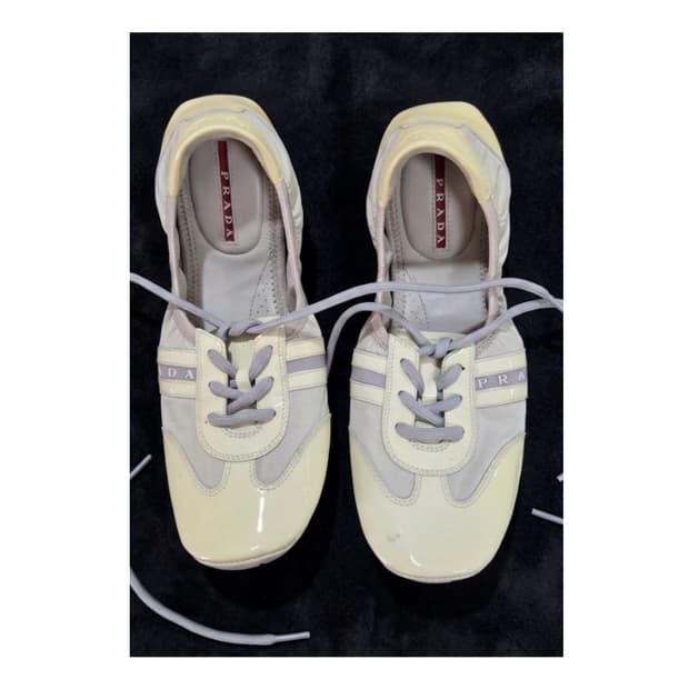 프라다 애나멜 플랫슈즈 240