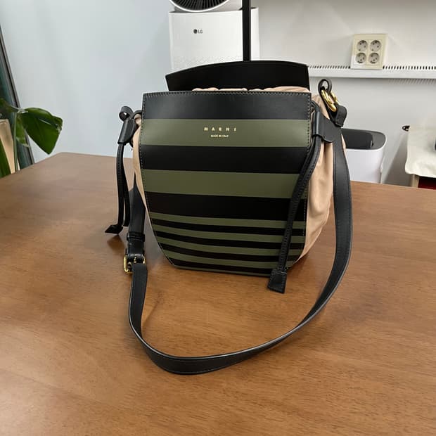 마르니 거싯 버킷백