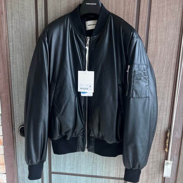 새상품(M)인사일런스 비건 레더 MA-1 블랙