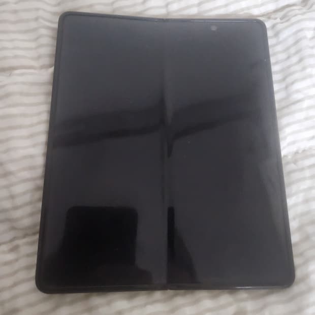 갤럭시 폴드3. 블랙 팝니다