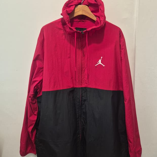 조던 AIR 후드 바람막이 자켓  3XL
빨간색과 검은색 투톤으로 디자인