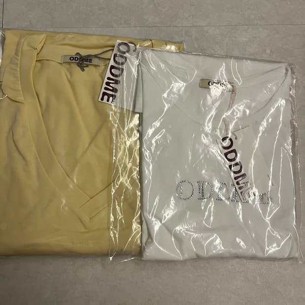 oddme 오드미 루즈 브이넥 롱슬리브 + 핫픽스디테일 티