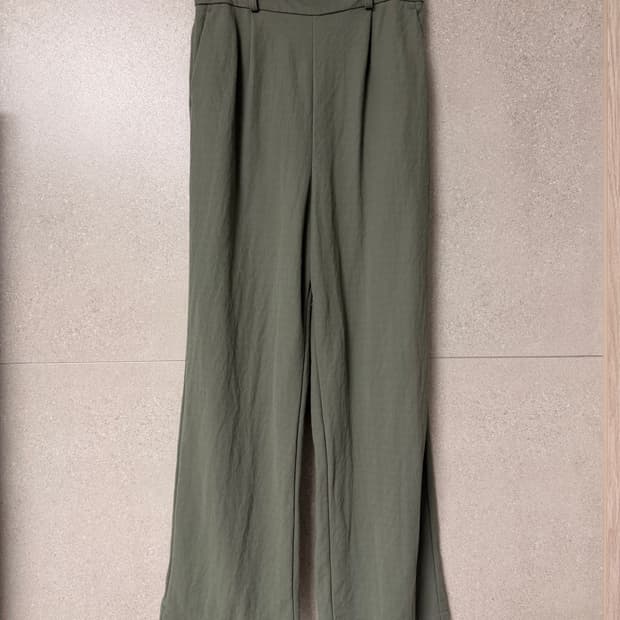 여자 면바지 후르르 떨어지는 느낌 카키 원턱 뒷면고무