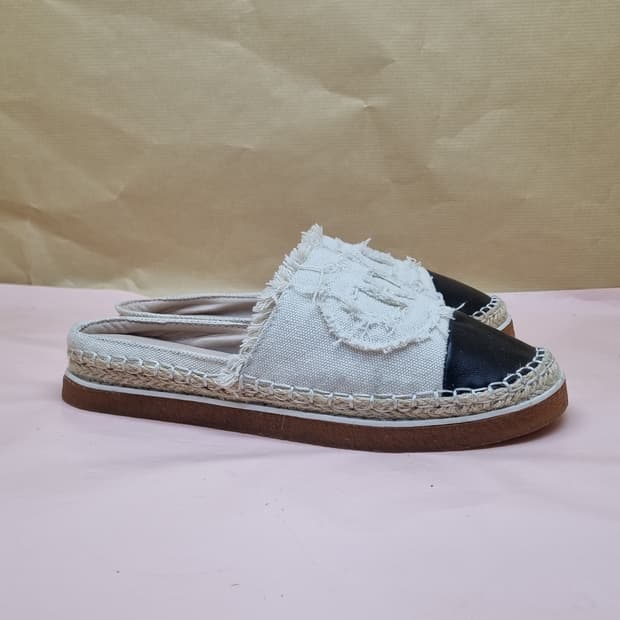 샤널 여성 뮬 235