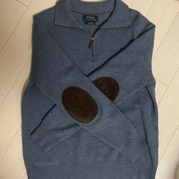 폴로 신형탭 엘보 패치 반집업 니트