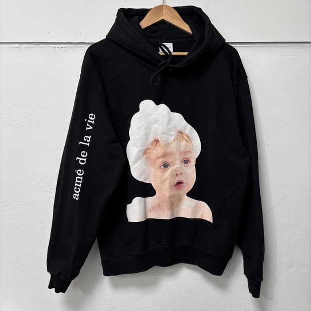 아크메드라비 블랙 프린팅 후드티