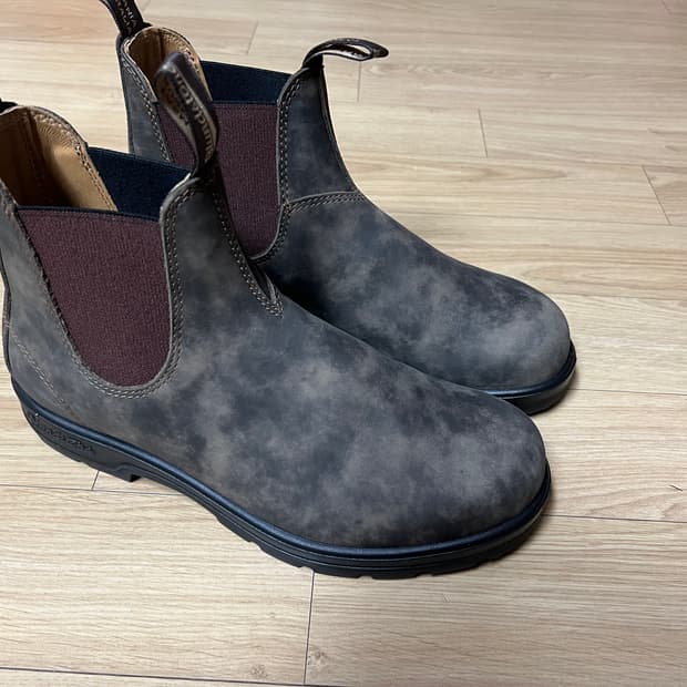 블런드스톤 585 러스틱 브라운 