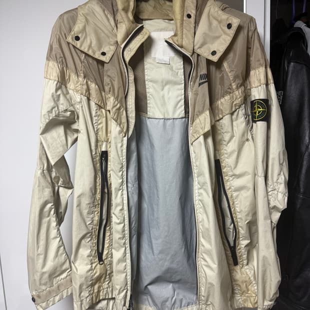 스톤아일랜드 나이키 윈드러너