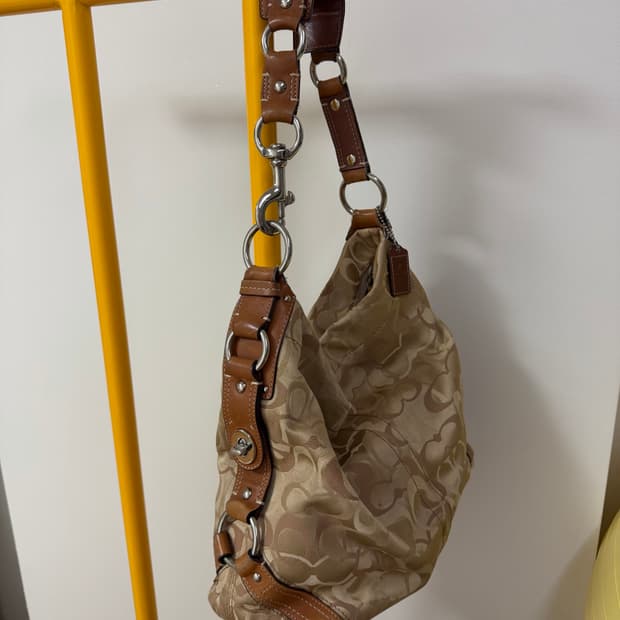 코치 시그니처 숄더백 베이지 호보백