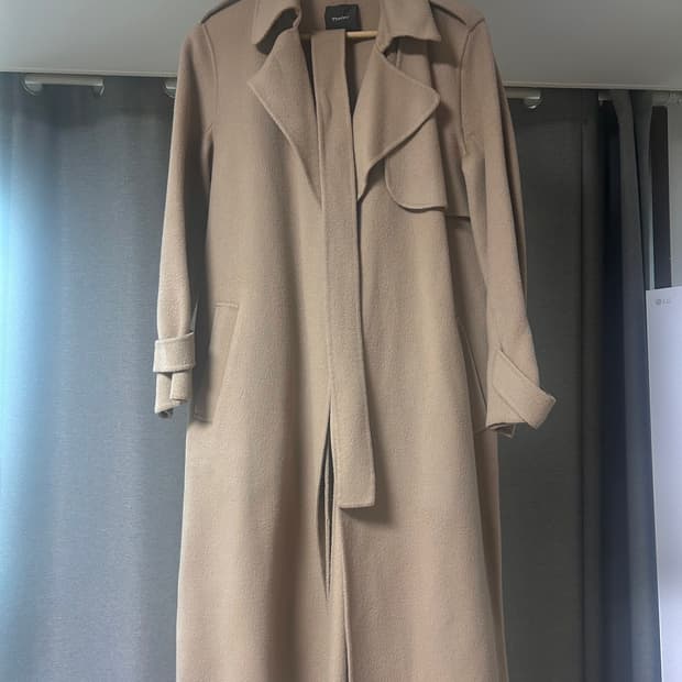 띠어리 베이지 코트