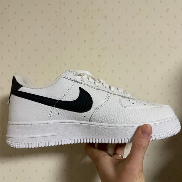 나이키 에어포스 1 '07 크래프트 화이트 & 옵시디언 255