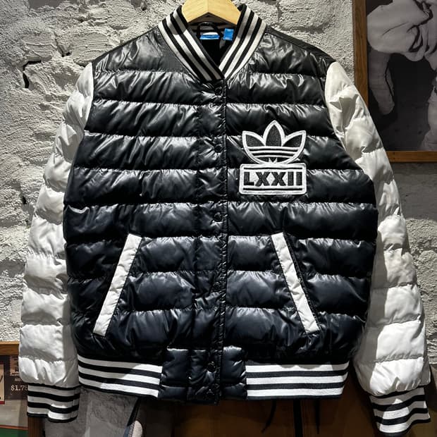 아디다스 우먼 푸퍼 바시티 자켓 