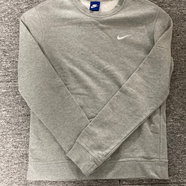 나이키 스우시 맨투맨 M 그레이